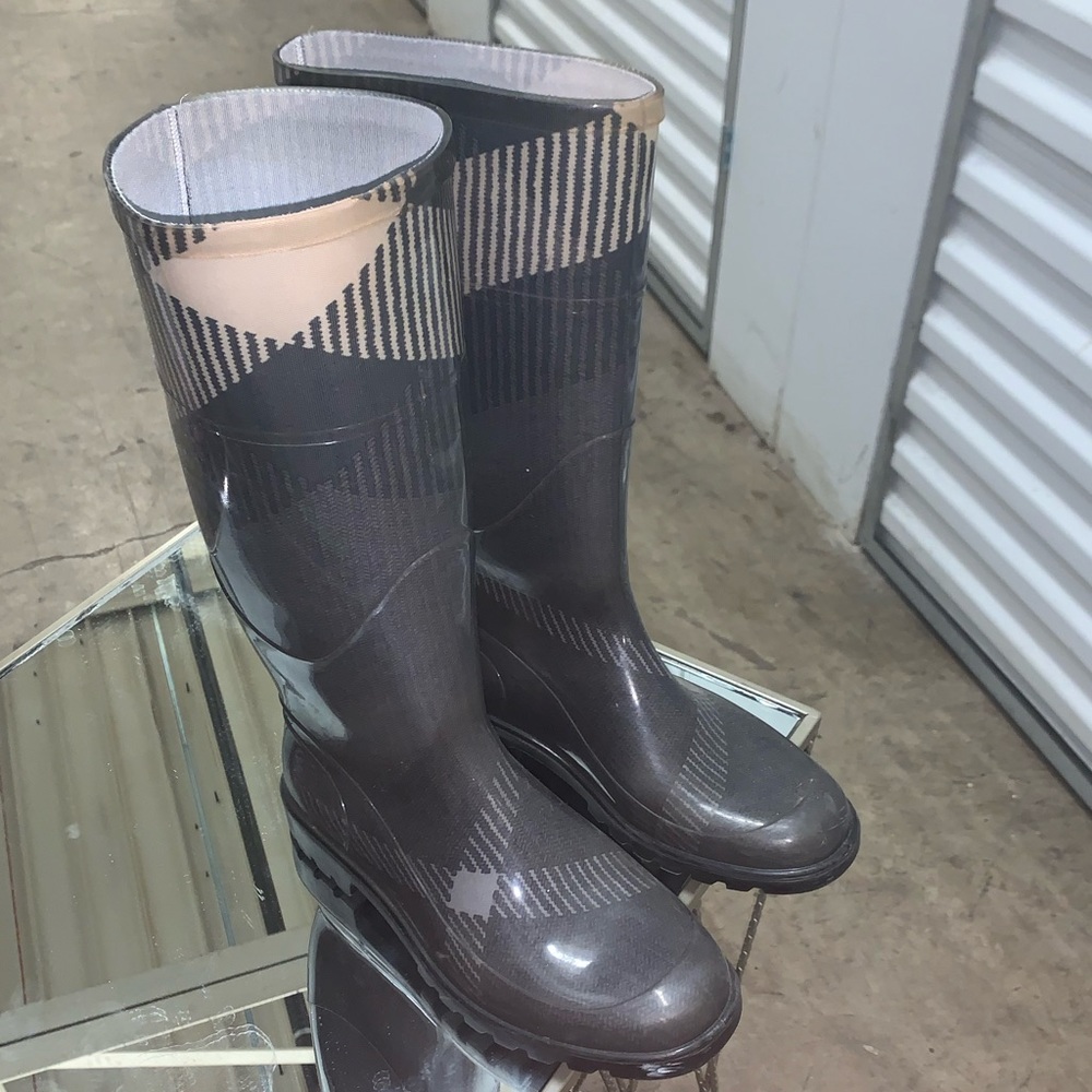 ⭐️Authentic⭐️ Burberry Wellington rain boots